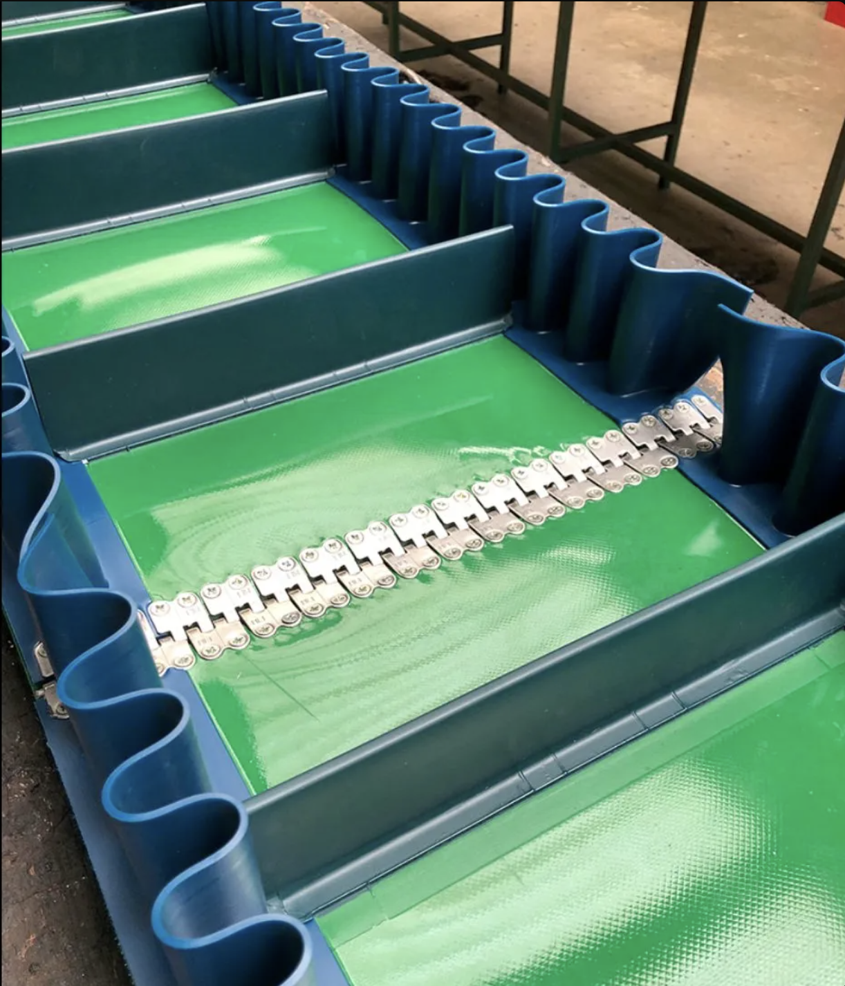 Tapis PVC avec tasseaux et bords